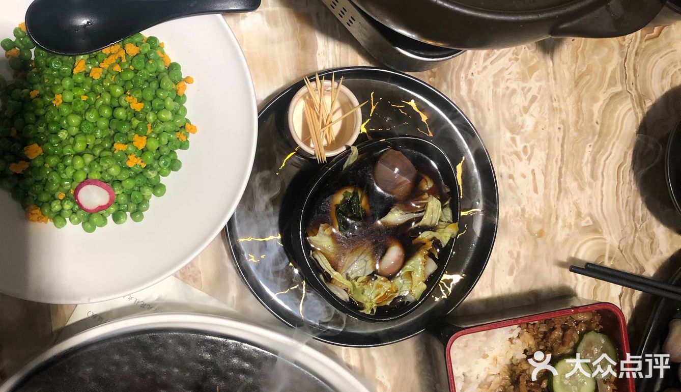卤肉饭，一般般，饭也不是特别好