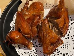 秘制脆皮乳鸽-避风塘(百联东郊店)