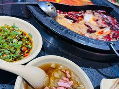 -宽板凳老灶火锅(台湾街店)
