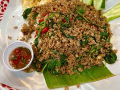 -席娜卡琳火车铁道夜市