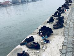-多瑙河畔鞋履雕塑