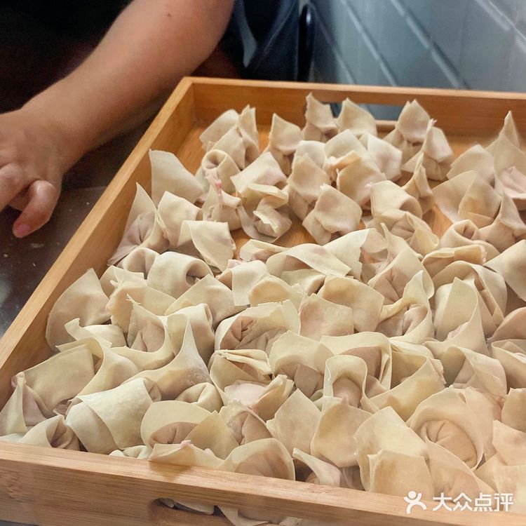 打工人秋冬食堂！来一碗暖乎乎鲜肉馄饨