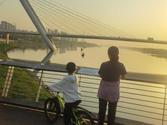 -南京眼步行桥