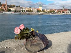 -多瑙河畔鞋履雕塑