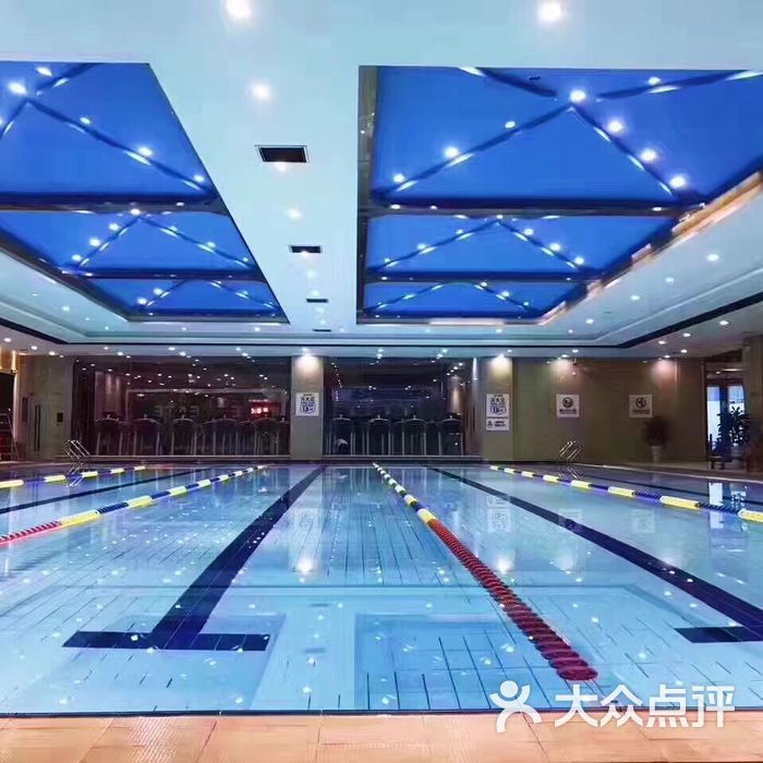 奇迹健身恒温游泳馆