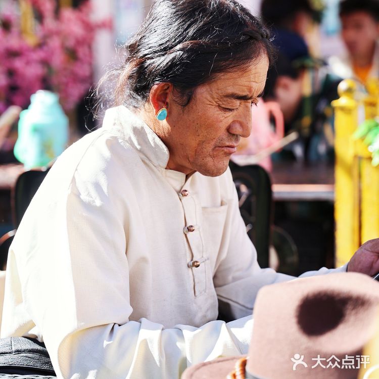 八廓街最佳观赏布达拉宫的藏餐厅，位置好还价格合适