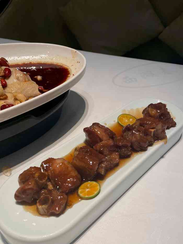 江南厨子(印力中心店)-"[薄荷]环境: 就餐环境是不错的,很宽敞.