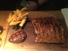 猪肋排和菲力牛排套餐-The Meat & Wine Co Southbank(南岸店)