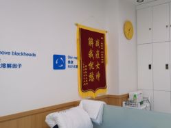 -靓芙泉专研痘痘肌