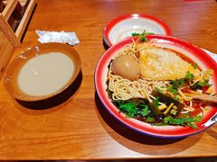 -楚东君•襄阳牛肉面牛杂煲(陆家嘴正大店)