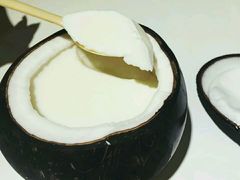 -志龙皇冠吃货椰子铺