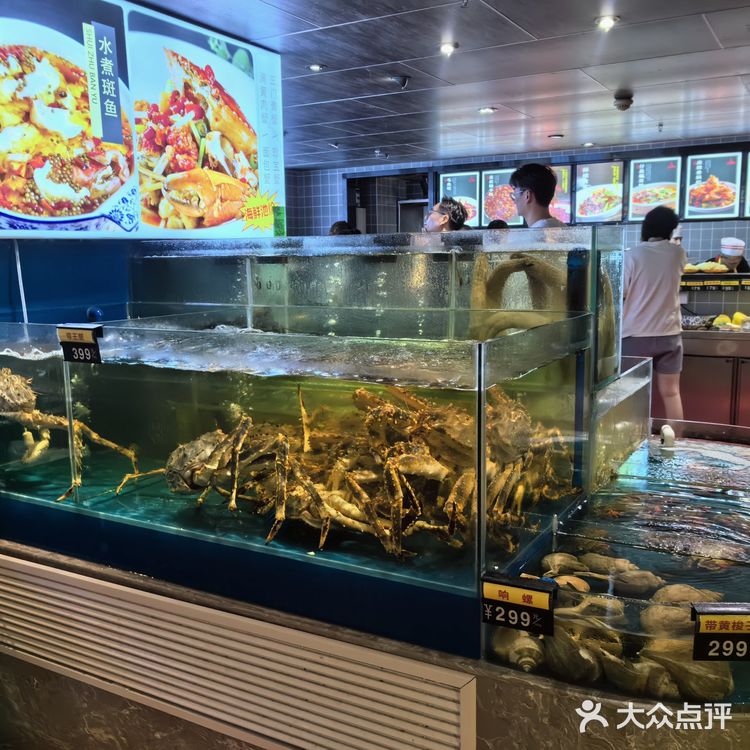 必吃榜海鲜餐厅—第一次有人给剥虾