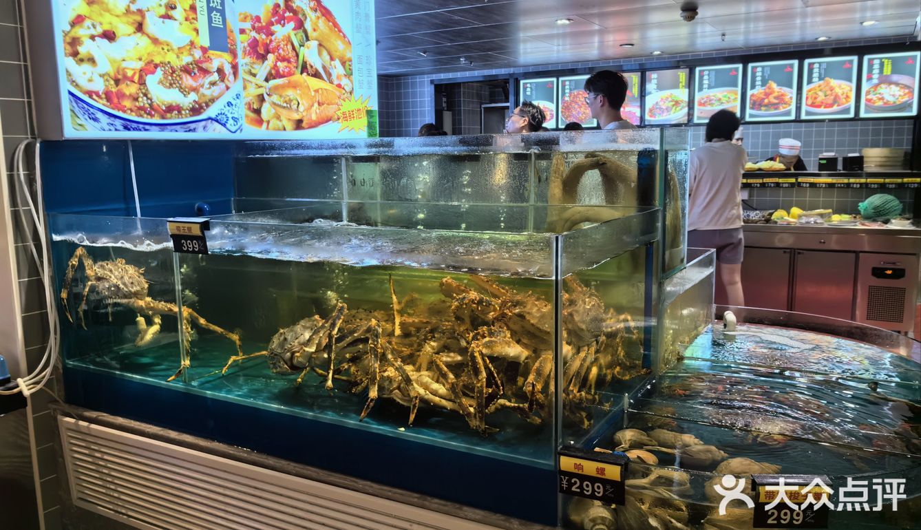 必吃榜海鲜餐厅—第一次有人给剥虾