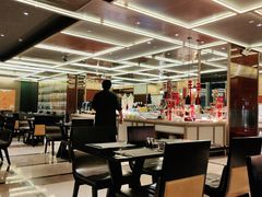 大堂-大中华希尔顿酒店-念自助餐·嗨啤·小龙虾