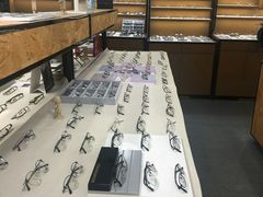 -罗伯特眼镜·蔡司官方授权(罗湖国贸店)