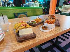 -Famous肥猫墨西哥音乐餐吧(五棵松华熙LIVE店)