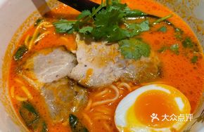 Herb Tomato Soup with Snowflake Pork Noodles