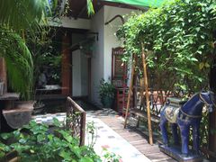 -Cuc Gach Quan Restaurant
