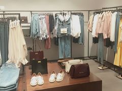 -URBAN REVIVO(高德置地广场·春广场店)