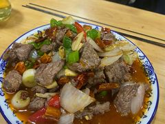 葱爆牦牛肉-张四烤羊肉(西藏自治区拉萨市丹杰林巷店)