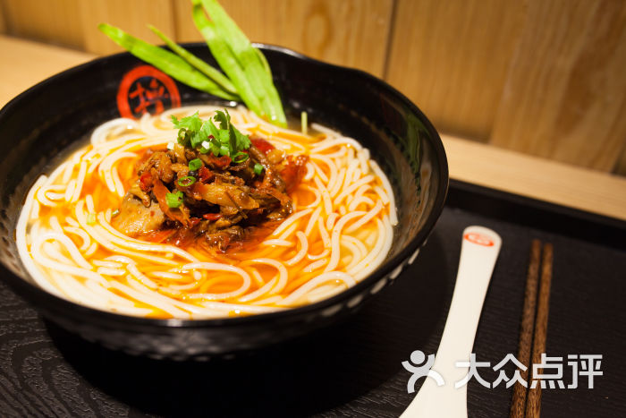 撸抄手 官方相册 撸抄手的相册 酸辣鸡杂米线 回应 | 报错 回应