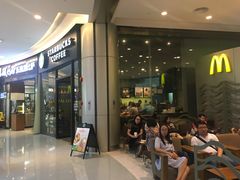 等位区-星巴克(深圳海岸城4楼店)