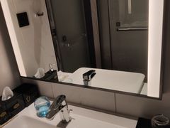 -深圳宝安体育馆希尔顿欢朋酒店