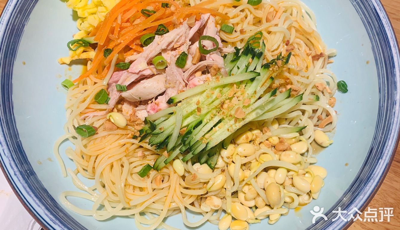 想吃拌面，看到这家有凉面就进来了，位于水游城三层