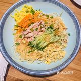 想吃拌面，看到这家有凉面就进来了，位于水游城三层