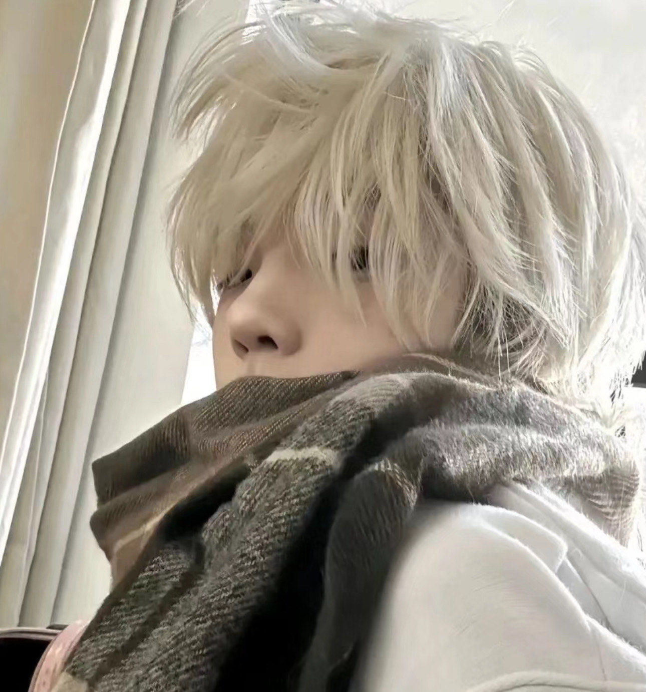 白色头发也可以很时尚