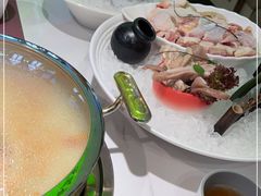 -洪氏嗨捞·广东猪肚鸡·椰子鸡火锅(西咸万象城店)