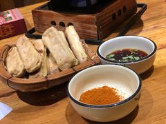 石屏烧豆腐-老滇山寨•云南特色菜•地方菜•民族风情歌舞表演(金碧店)