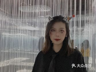 传修身的，拍剪影超美地址：陆家嘴中心