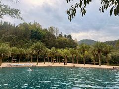 -腾冲洞山温泉村