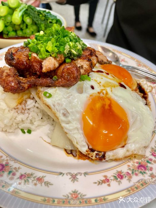 香江姳苑(静安店)葱油鸡扒双蛋饭图片