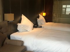 -武汉光谷广场杨家湾地铁站怡程酒店