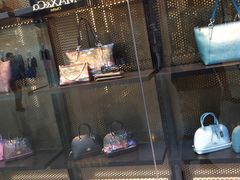 -东荟城名店仓