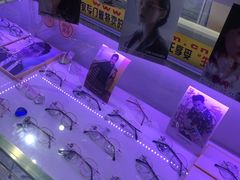 -提一眼镜·蔡司·依视路(小寨店)