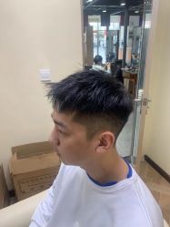 点击看大图 -可大男士理发馆