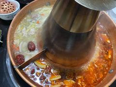 -果松木炭酸菜铜火锅·外婆参鸡汤