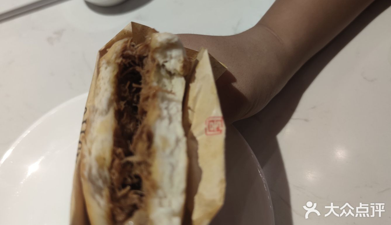 带孩子在易俗社附近，这边人少