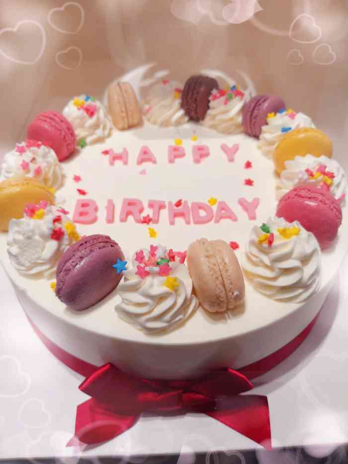 打分 朋友过生日  来虹悦城  店里现有的蛋糕  这款颜值最高  马卡龙