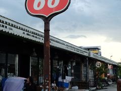 -席娜卡琳火车铁道夜市