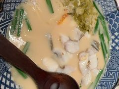 -荣家黄鱼面(前滩太古里店)