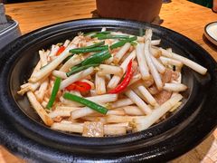 -帅巴人舅母子腊蹄民俗村