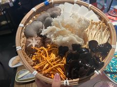 -尚尚仙·酸汤猪手·猪肚鸡火锅(华联万柳购物中心店)