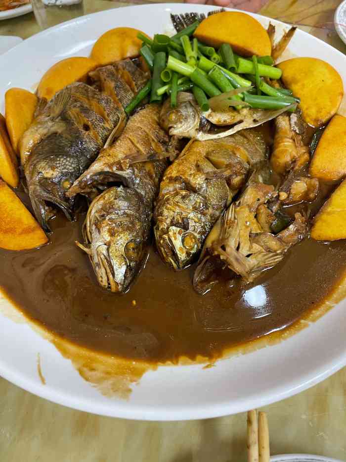 迎鑫饭店-"标准的汉沽口味渔家饭,饭点人挺多,听口音.