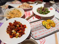 -肥肥虾庄·金牌油焖大虾(汉街SKP店)