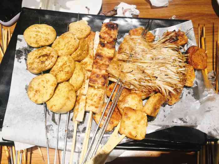 梁记烧烤-"这家店来了至少五次,主要是离家近,也不怎.