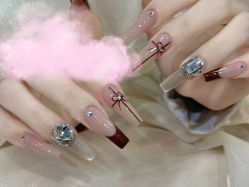 -安吉拉·纤纤玉指美甲美睫创意中心